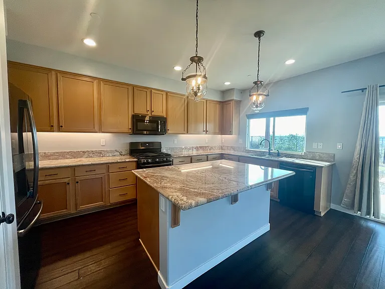 1212 Topper Ln — Photo 4