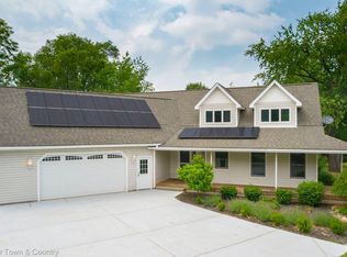 2142 Chase Lake Rd, Howell, MI 48855