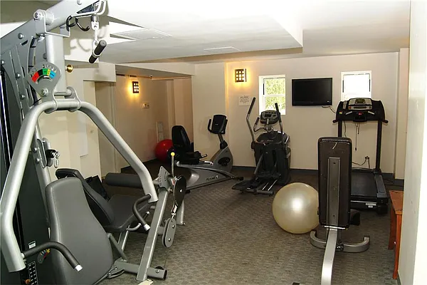 Rented by R New York | media 11