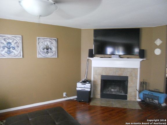 4th image of 922 Tisbury Pkwy