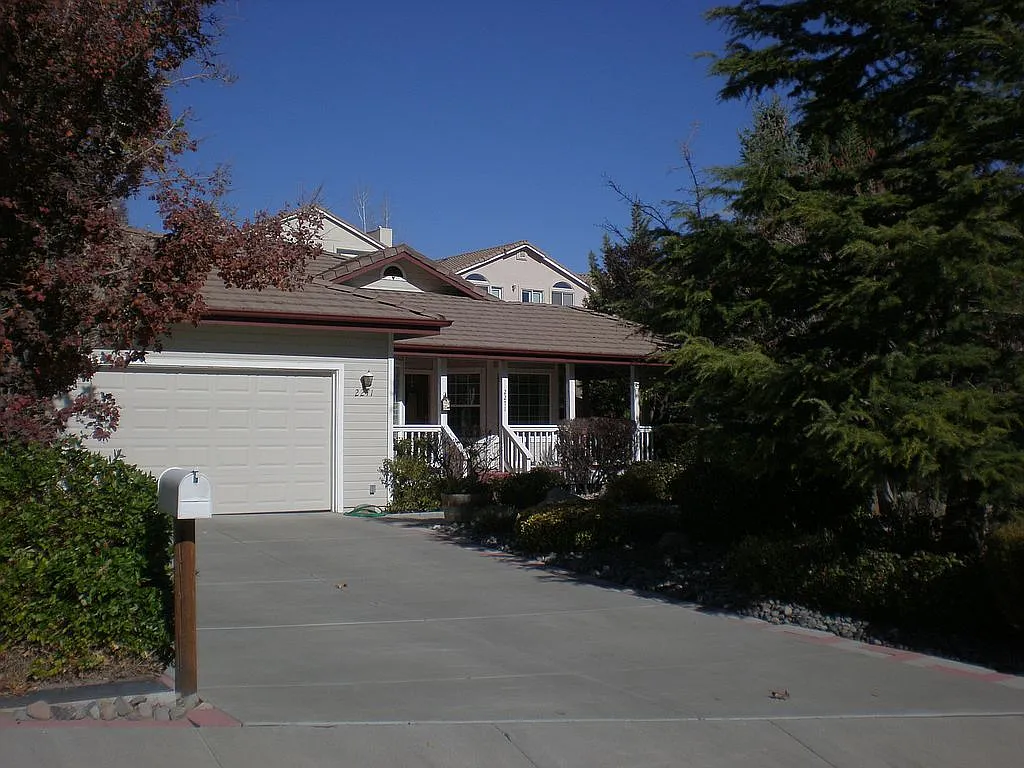 2271 Ridgeview Dr photo 1
