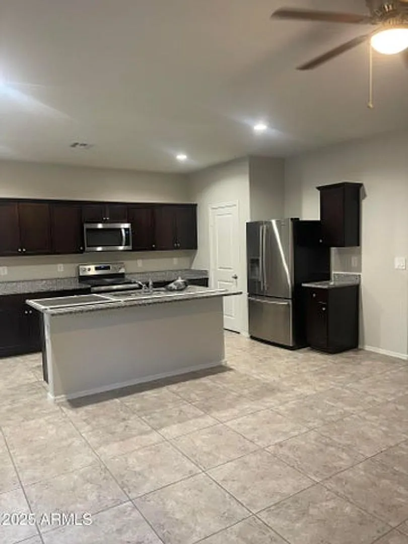 4 bed, 3.0 bath, 2309 sqft, $1,695 — Photo 2