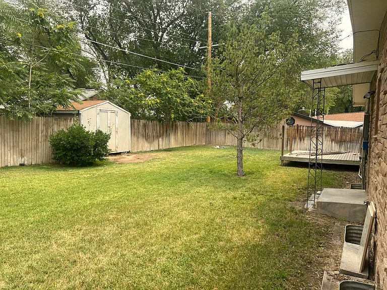 Lorey Dr — Photo 21