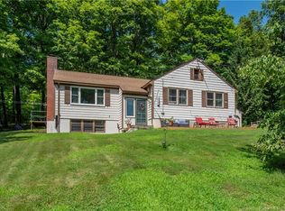 23 Duncaster Ln, Bloomfield, CT 06002