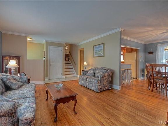 3rd image of 2432 Pine Grove Ct