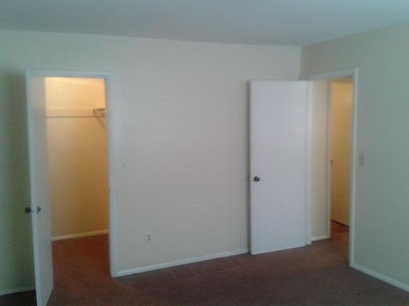 2nd image of 4307 Vfw Dr APT 12