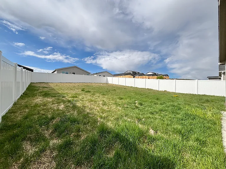 842 Greenfield Dr — Photo 16