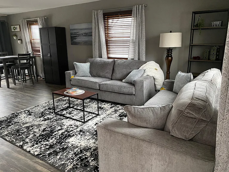915 Oakcrest St #16 — Photo 1