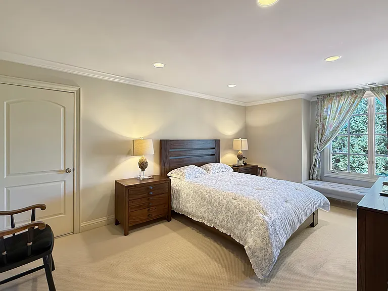 1526 Hillview Dr — Photo 30