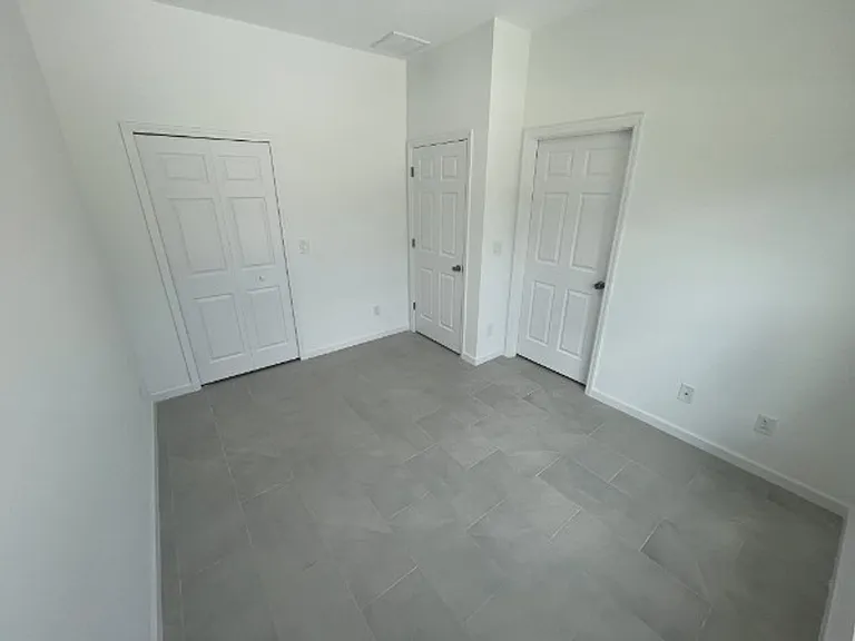 571 Genoa Ave S — Photo 6