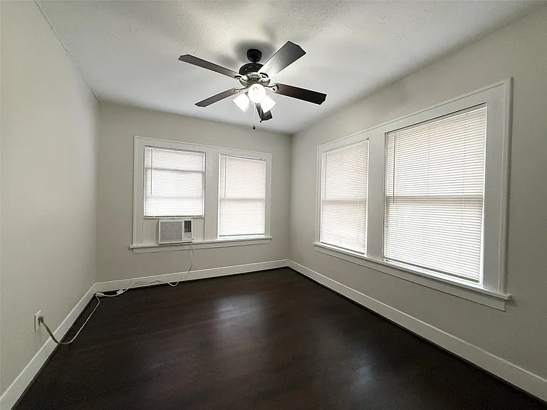 1136 Berthea St #11 — Photo 7