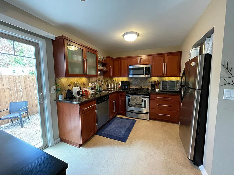 4830 SE Stark St #9 — Photo 2