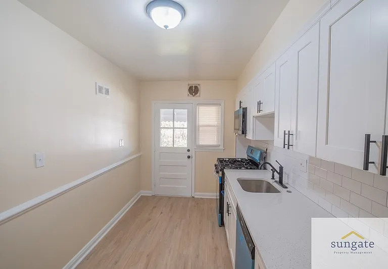 1444 Meridene Dr — Photo 12