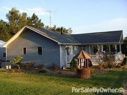 Gray Vinly Siding-Dark Gray Dimensional Roof Shingles
