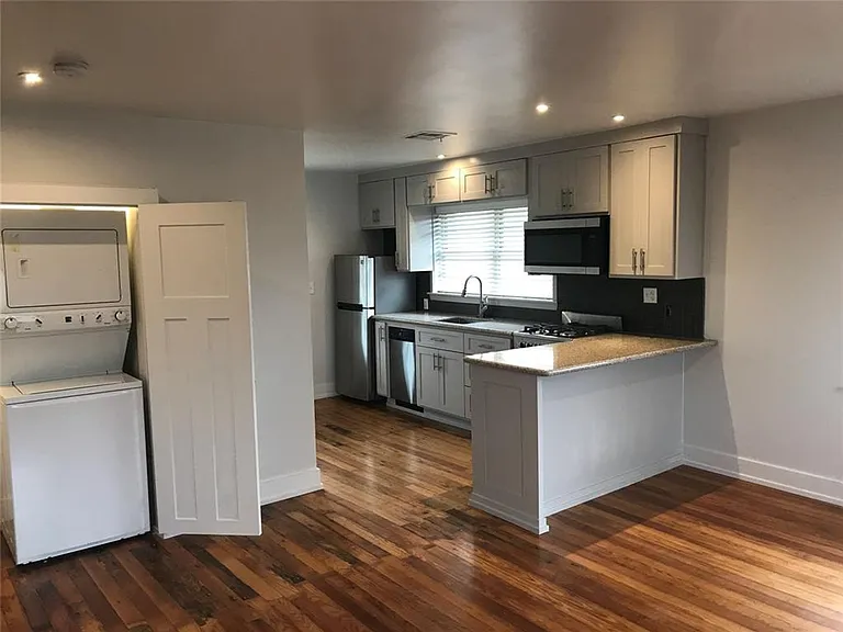100 W Madison St — Photo 4