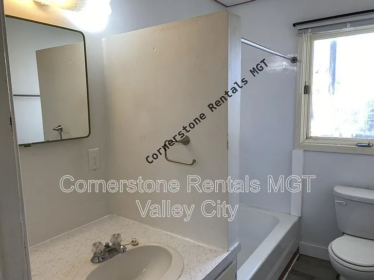 217 Central Ave S — Photo 6