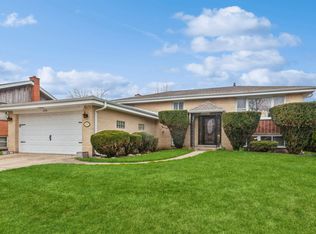 280 Robin Ln, Wood Dale, IL 60191