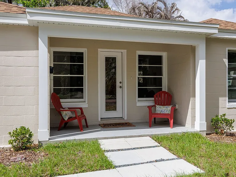 1209 E Washington St — Photo 4