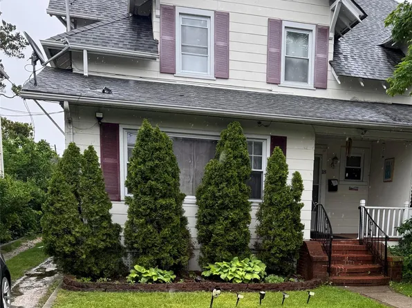 18 Elizabeth Court, Hempstead, NY 11550