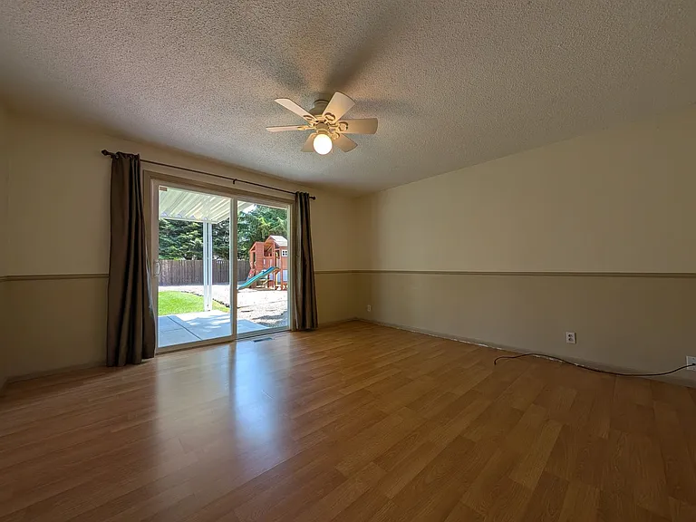 2425 Leyton Ln — Photo 13