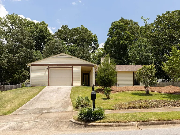 1607 Burnley Dr — Photo 3