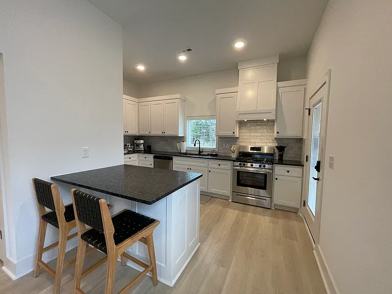 1406 S Duncan Ave — Photo 5