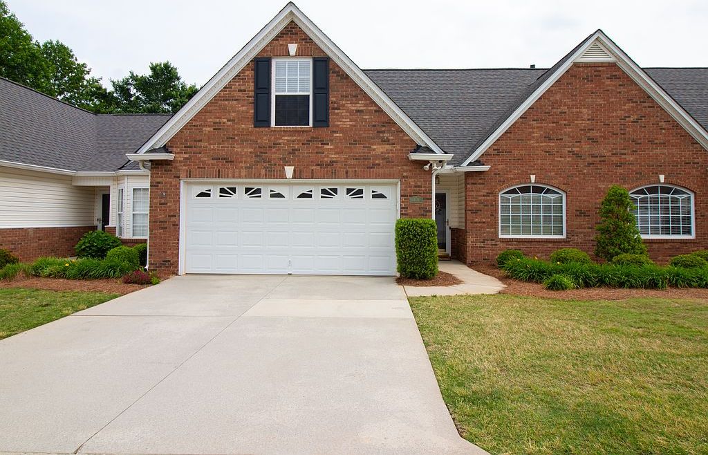 404 Windbrooke Cir - Property Image