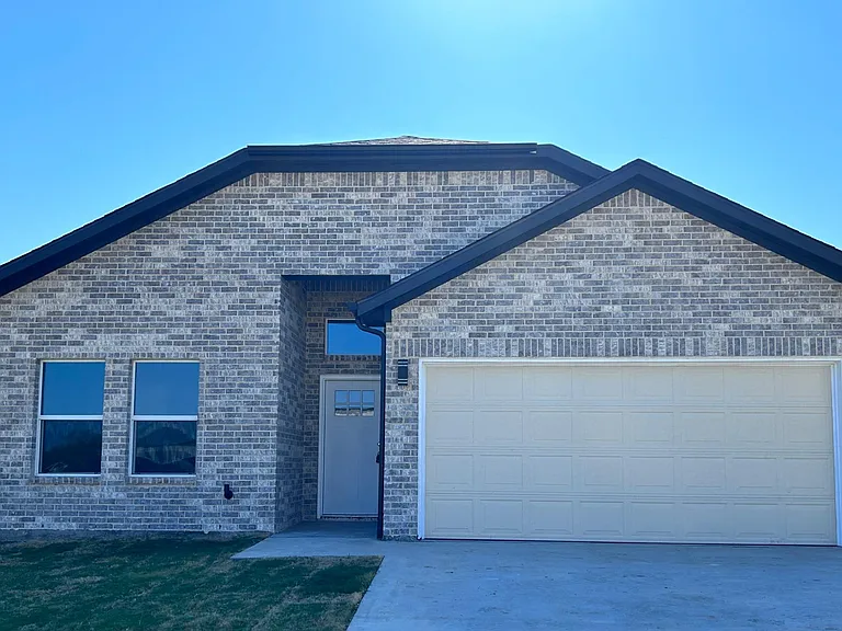 238 Marianne Cir — Photo 1