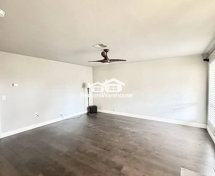 310 W Pontiac Dr #8 — Photo 3