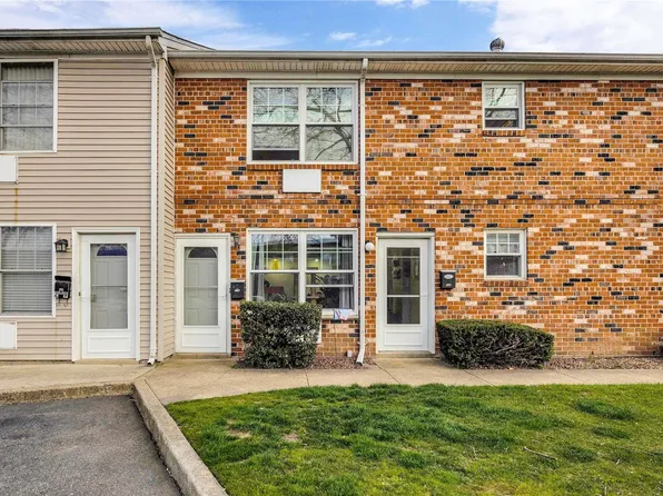 500 Fulton Street #27W, Farmingdale, NY 11735