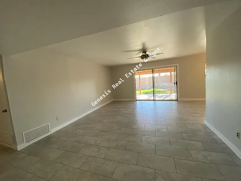 7720 E David Dr — Photo 4