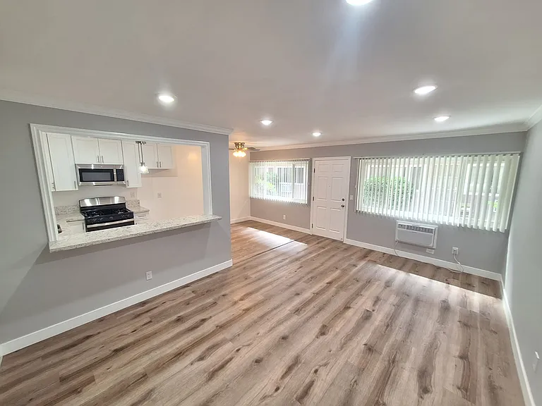 13961 Oxnard — Photo 16