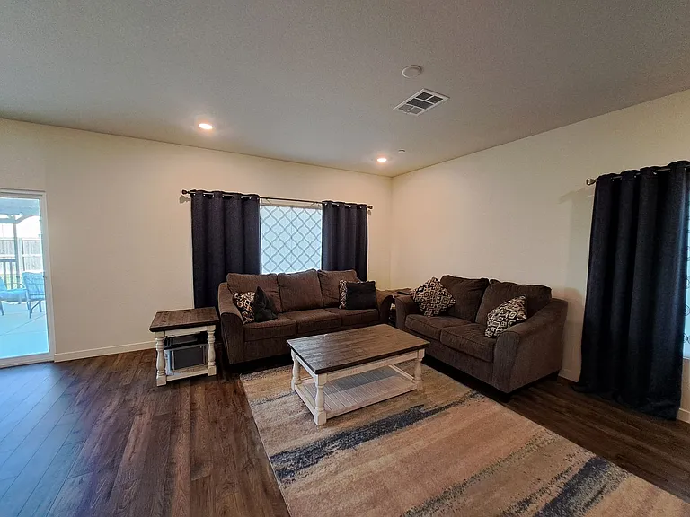 1160 Yale Dr — Photo 11