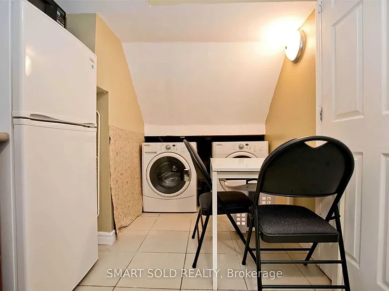 40 Mintwood Dr #UPPER — Photo 11