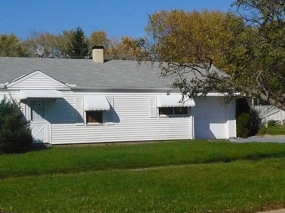 Vinly sided/attached garage