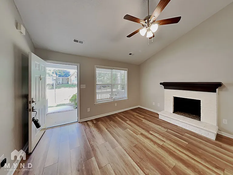 109 Ashland Dr — Photo 3