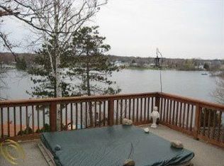 9625 Norman Rd, Clarkston, MI 48348