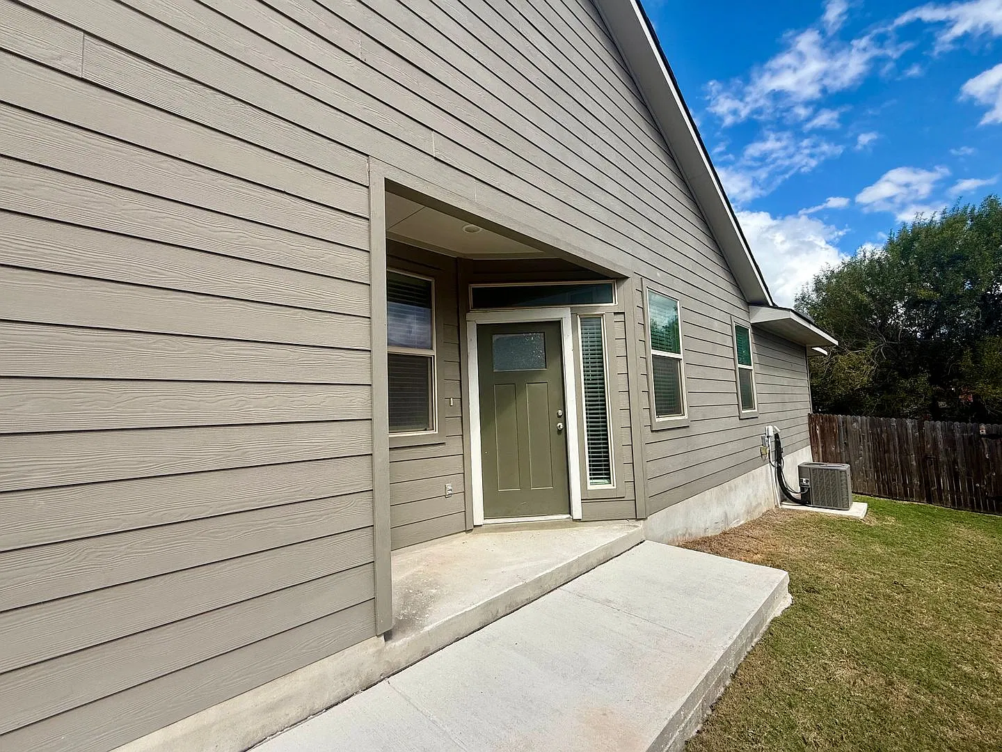 Luxury 3-bedroom, 2-bathroom Duplex in Cibolo, TX! — Photo 3