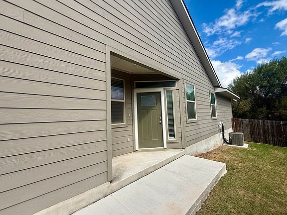 3rd image of 110 Joseph Cir