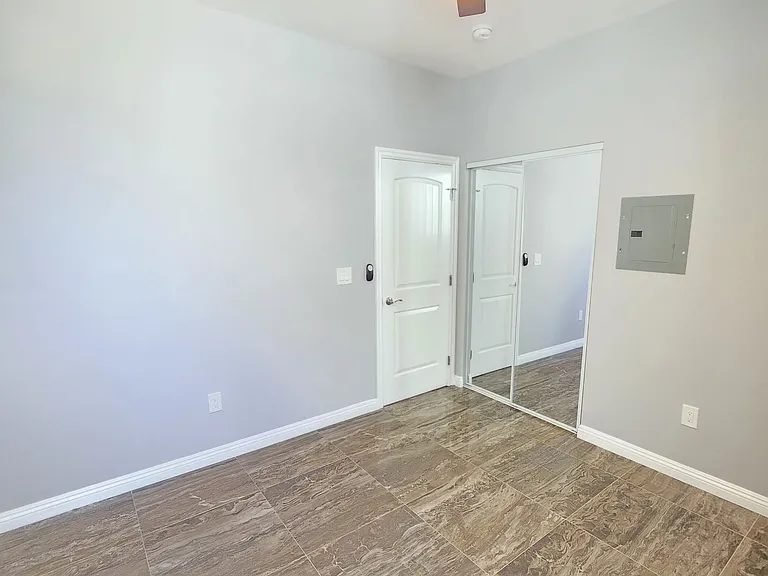 511 Rampart — Photo 19