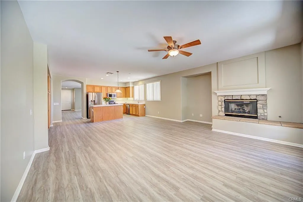 3 bed, 2110 sqft, $3,350 — Photo 4