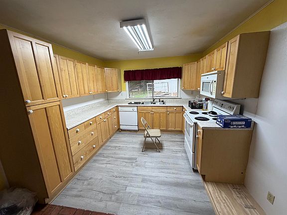 3rd image of 631 Del Monte Place Rd