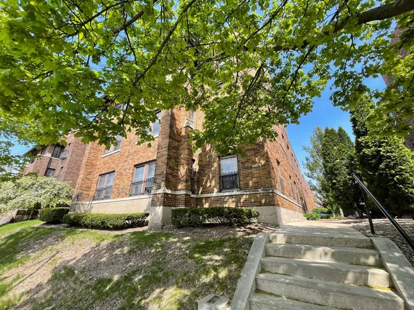 2636 N Oakland Ave