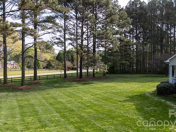3rd image of 6677 Campbell Rd