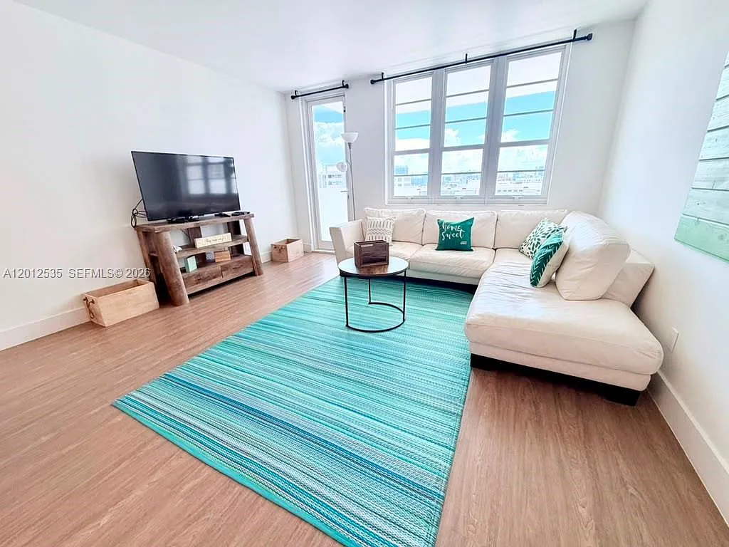 The Decoplage Condo — Photo 2