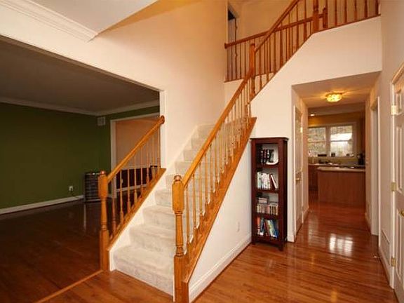 Foyer/Staircase