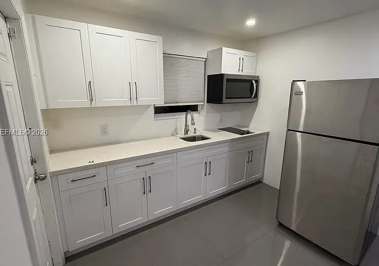 1212 E River Dr #2 — Photo 2