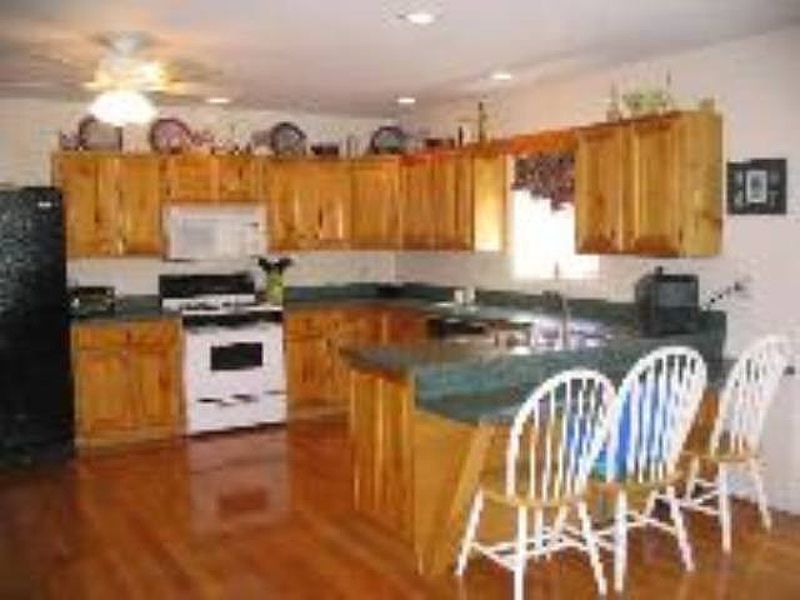 3rd image of 40 STILLWATER Avenue