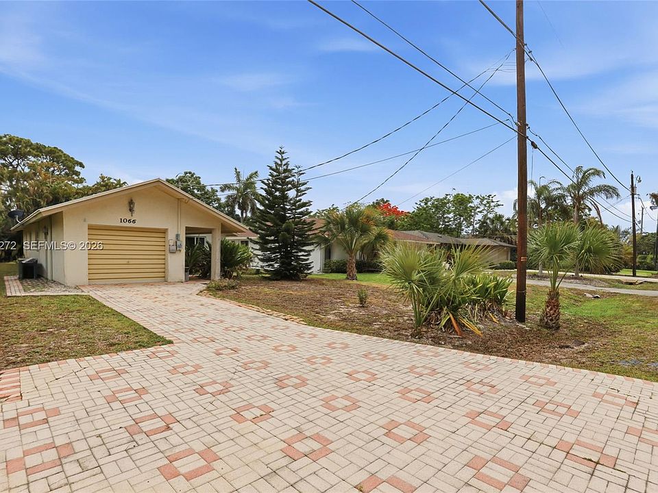 1st image of 1066 Highlands Dr