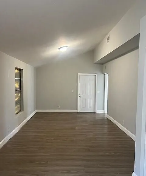 310 NW 4th Ave — Photo 7